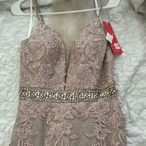 Dancing queen Long fitted glitter formal mermaid dress with a low v-neckline